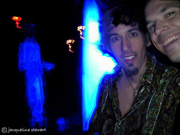 600x450 pixels (36K)