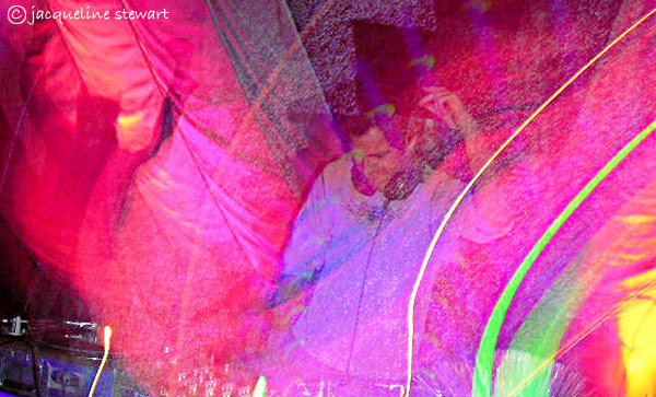 600x363 pixels (87K)