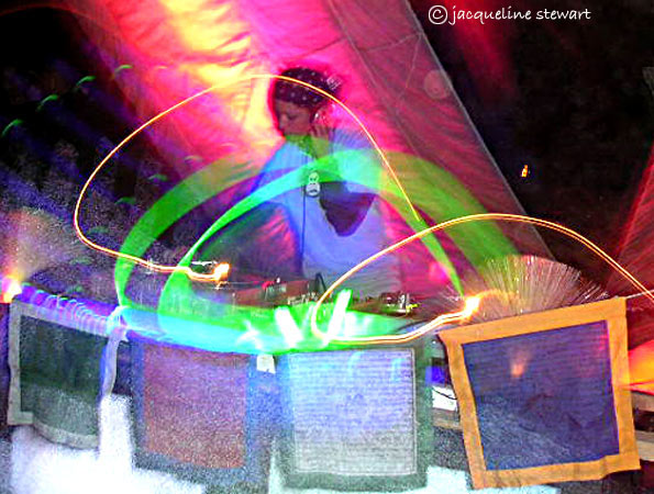 595x450 pixels (82K)