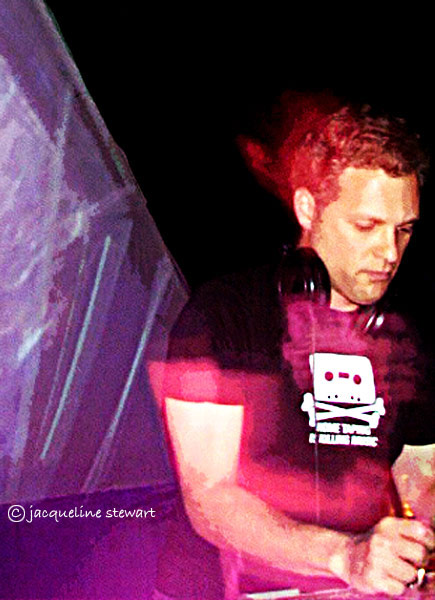 435x600 pixels (69K)