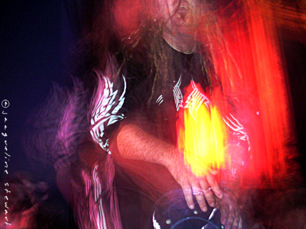 600x450 pixels (61K)