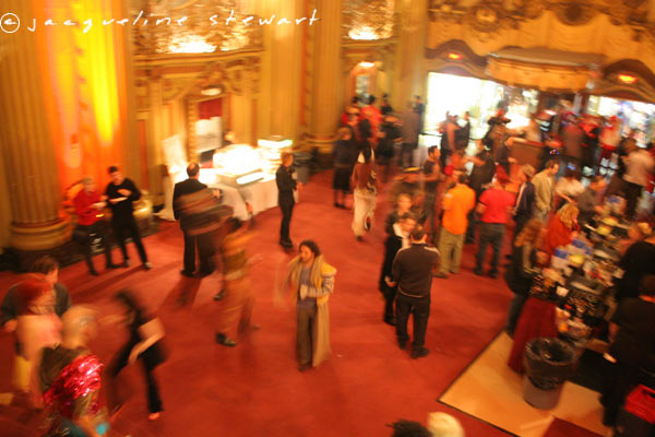 600x400 pixels (59K)