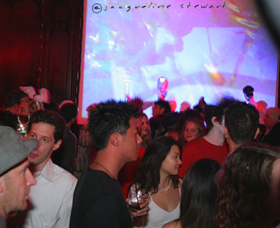 553x450 pixels (43K)