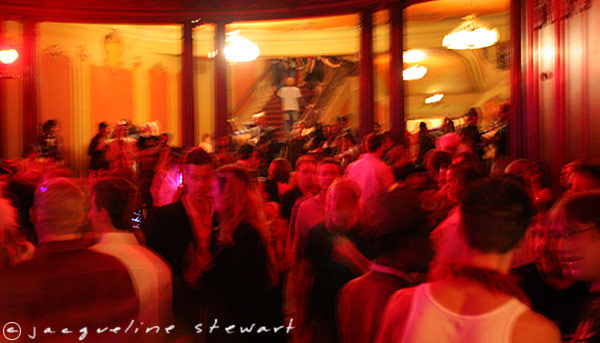 600x343 pixels (58K)