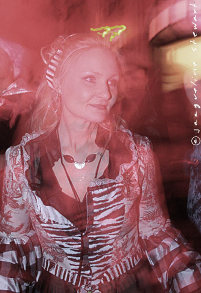 412x600 pixels (54K)