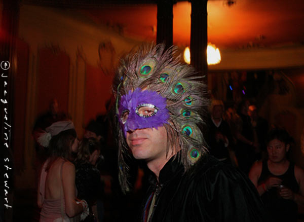 600x438 pixels (37K)