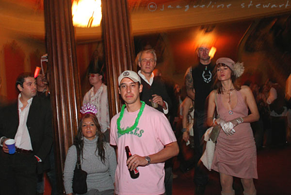 600x402 pixels (47K)