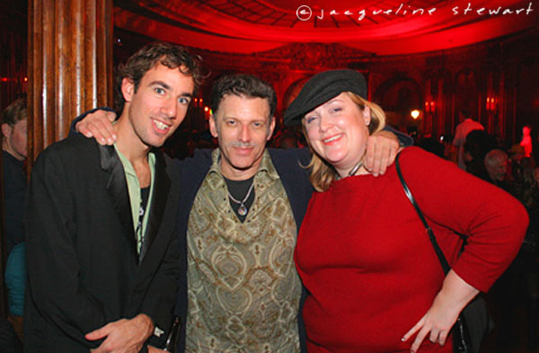 600x393 pixels (50K)