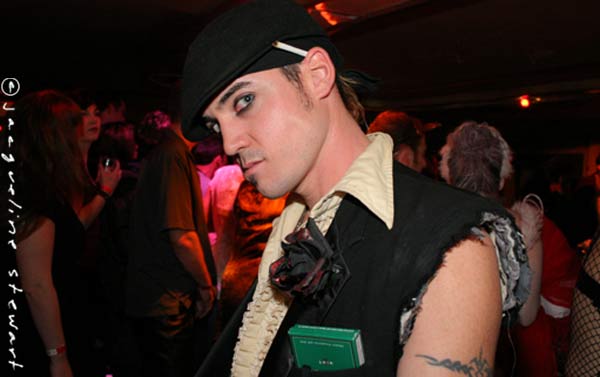 600x377 pixels (25K)