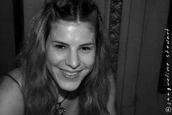 600x400 pixels (33K)