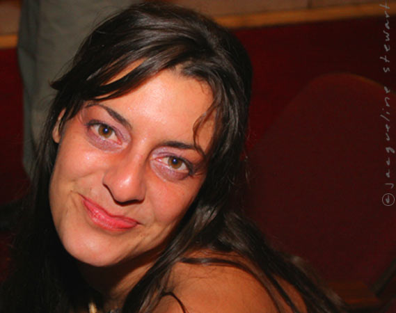 569x450 pixels (33K)