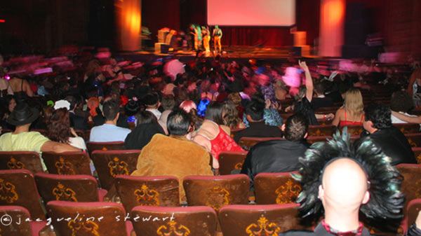 600x337 pixels (51K)