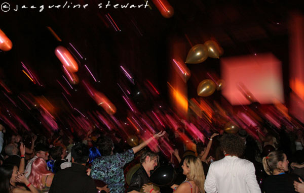 600x382 pixels (44K)