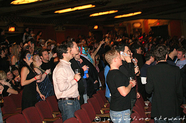 600x396 pixels (60K)