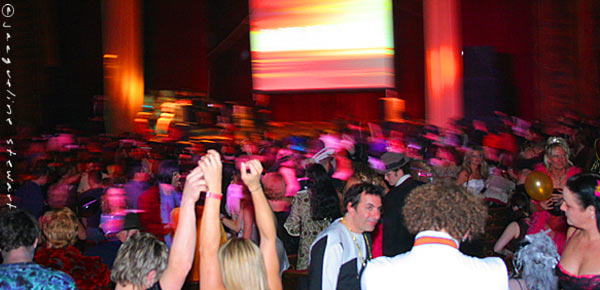 600x290 pixels (45K)