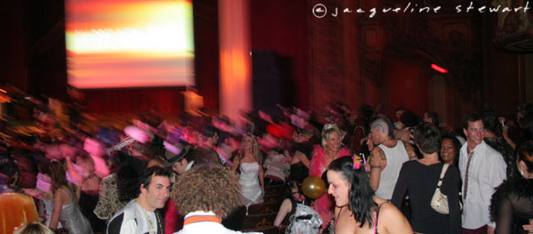 600x263 pixels (34K)