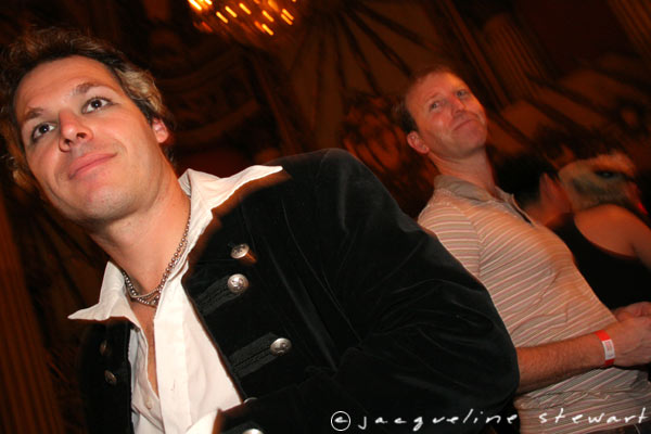 600x400 pixels (46K)