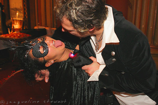 600x399 pixels (46K)