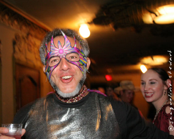 563x450 pixels (48K)