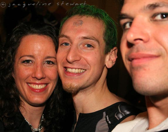 573x450 pixels (35K)