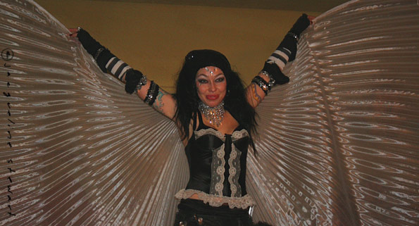 595x321 pixels (59K)