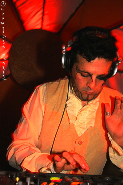 400x600 pixels (53K)