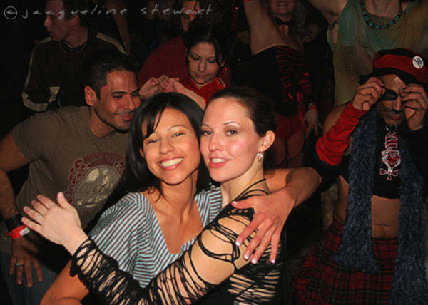 600x428 pixels (57K)