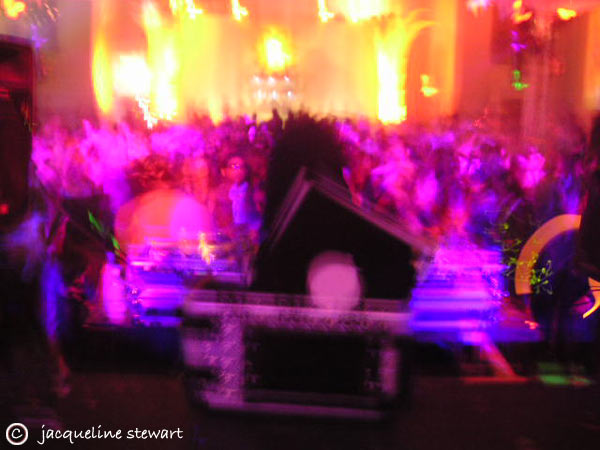 600x450 pixels (47K)