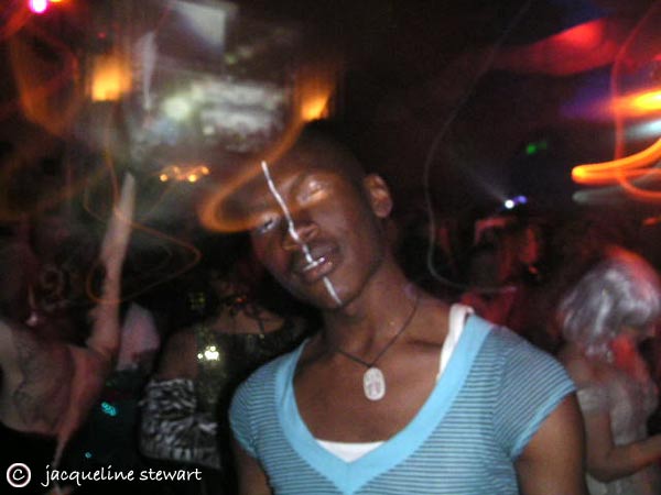 600x450 pixels (32K)