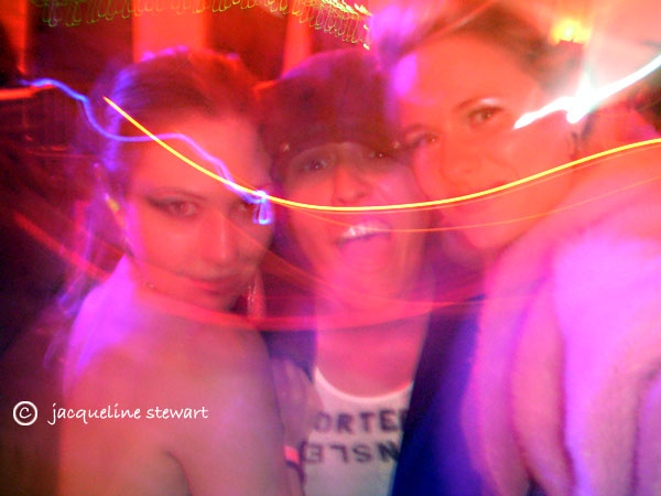 600x450 pixels (51K)