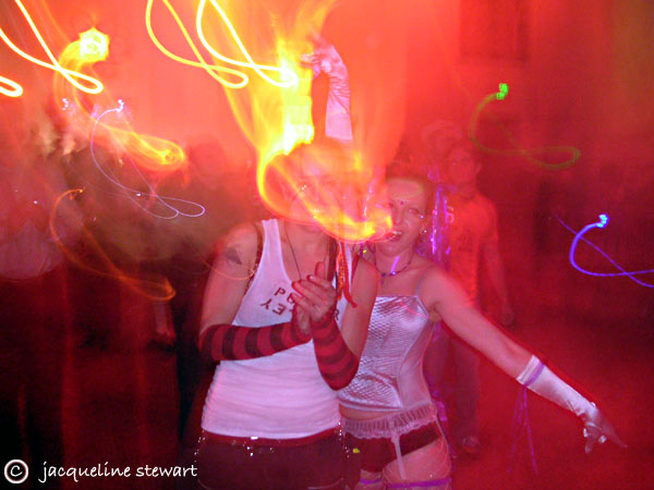 600x450 pixels (55K)