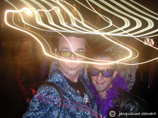 600x450 pixels (41K)