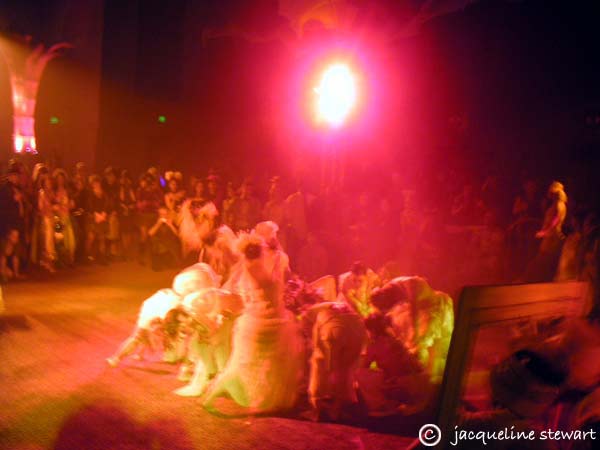 600x450 pixels (25K)