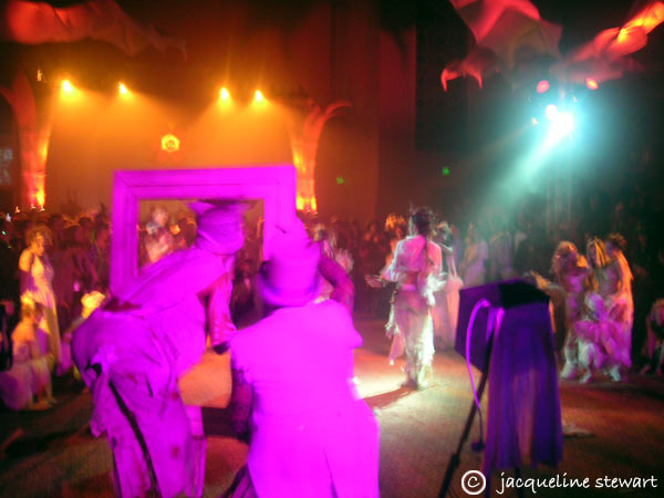 600x450 pixels (49K)