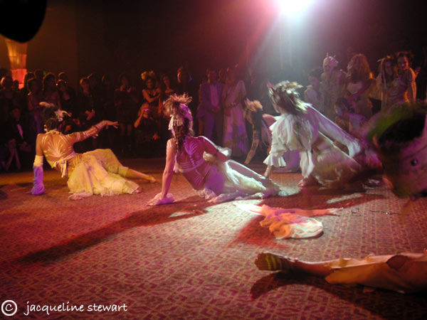 600x450 pixels (58K)