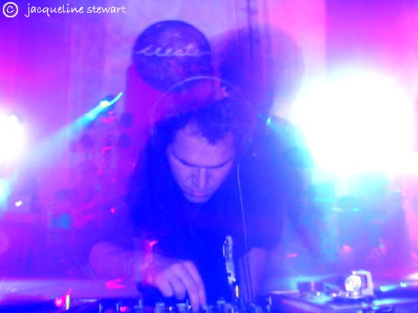 600x450 pixels (23K)