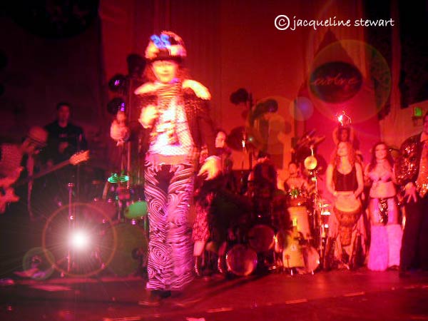 600x450 pixels (42K)