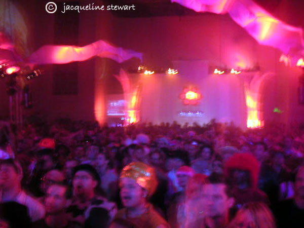 600x450 pixels (44K)