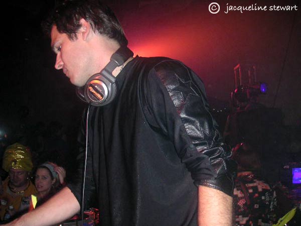 600x450 pixels (31K)