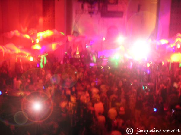 600x450 pixels (33K)