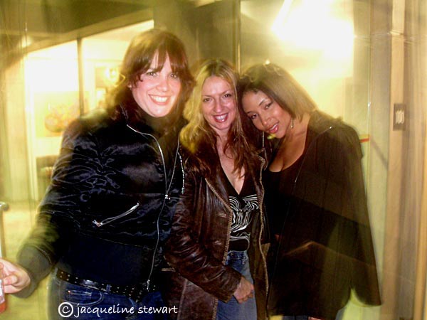 600x450 pixels (42K)