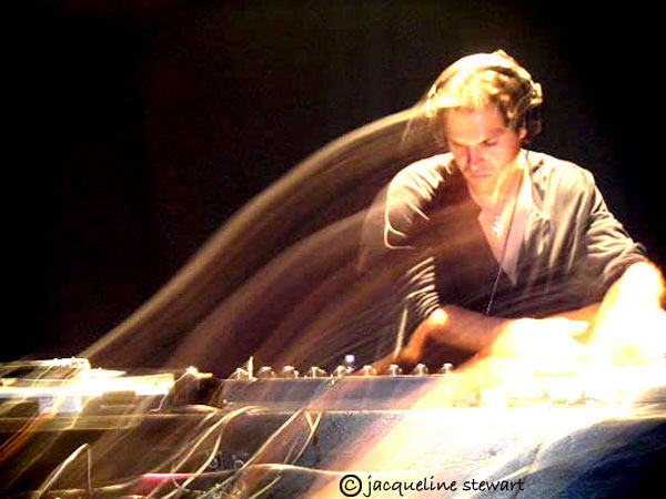 600x450 pixels (54K)