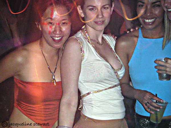 600x450 pixels (30K)