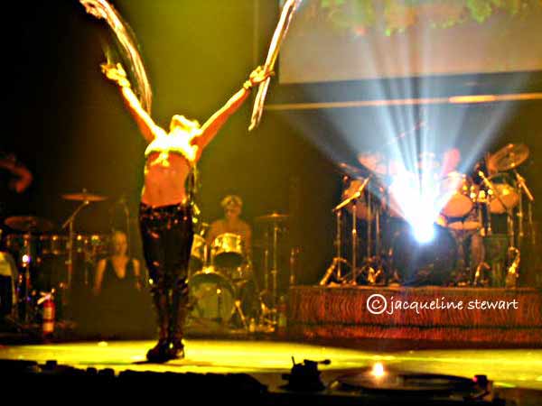 600x450 pixels (26K)