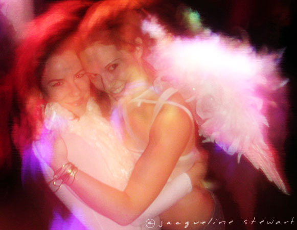 581x450 pixels (43K)