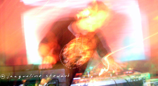 600x327 pixels (34K)