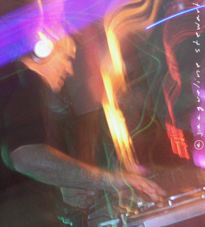 407x450 pixels (70K)