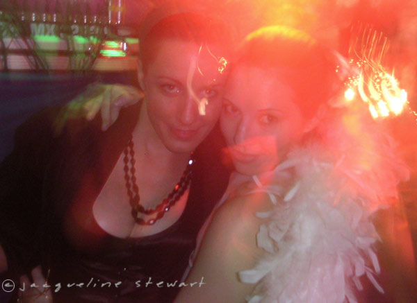 600x437 pixels (43K)