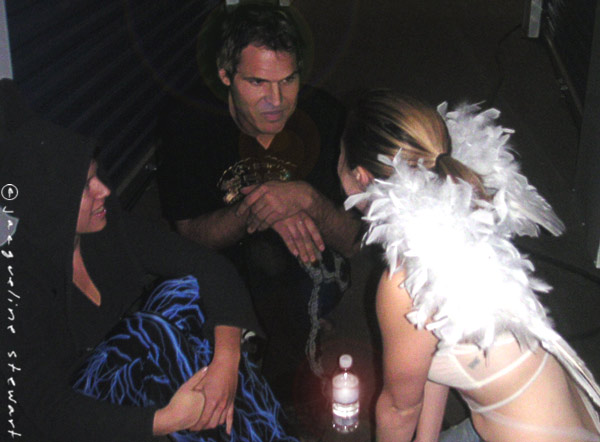 600x442 pixels (56K)