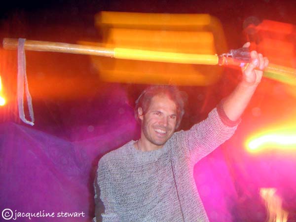 600x450 pixels (28K)